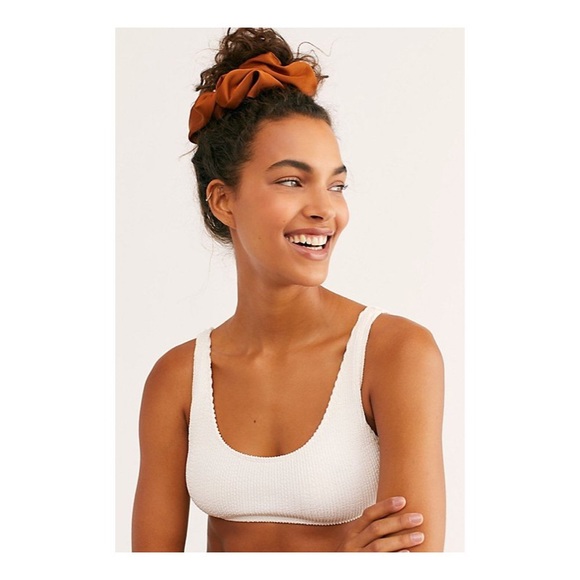 Free People Accessories - Free People ❤︎2 Scrunchies